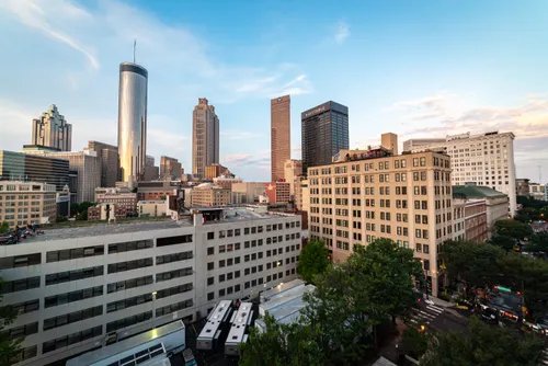 Edificios del centro de Atlanta al atardecer
