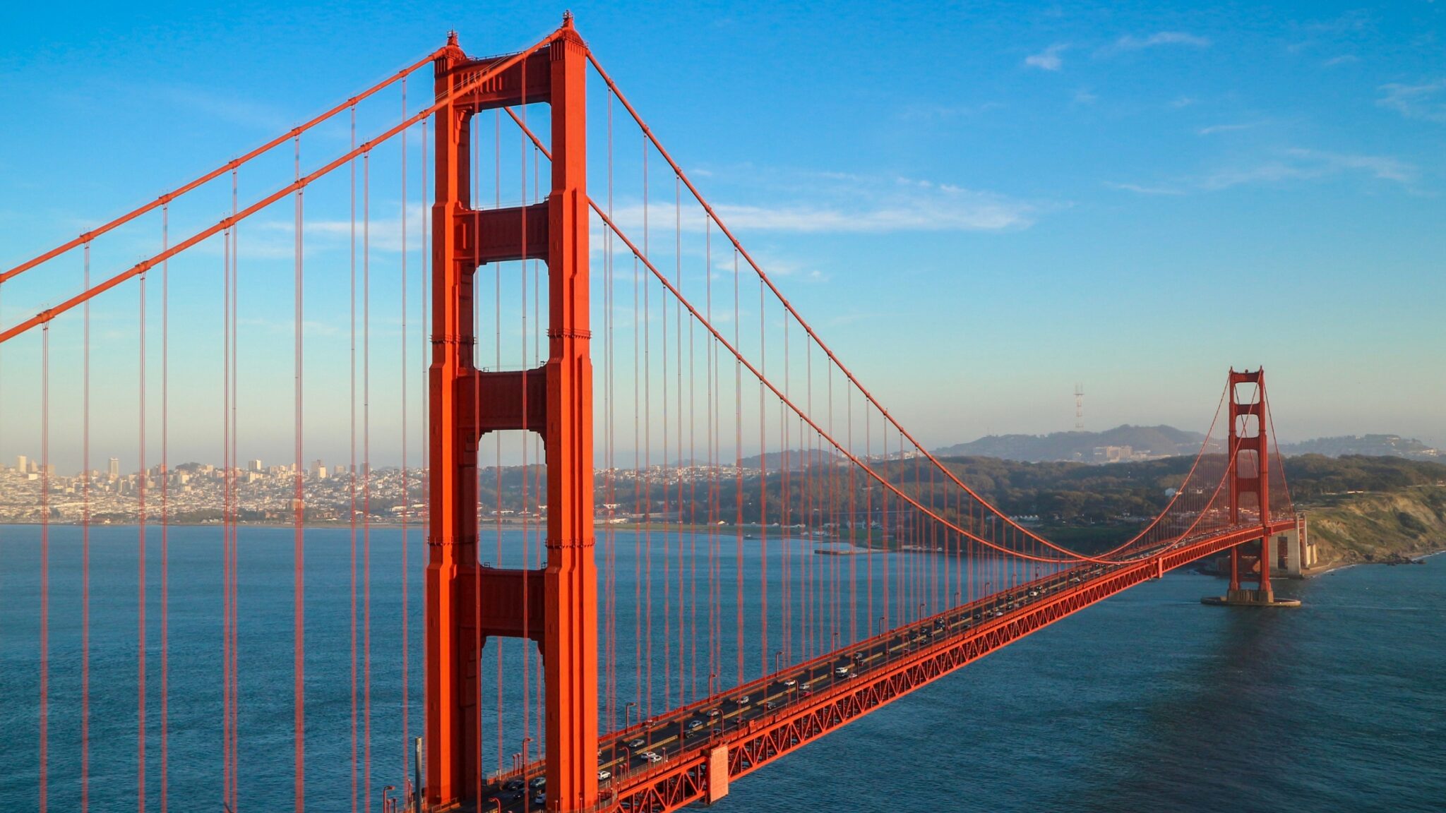 Vista panorámica del puente Golden Gate sobre la bahía de San Francisco